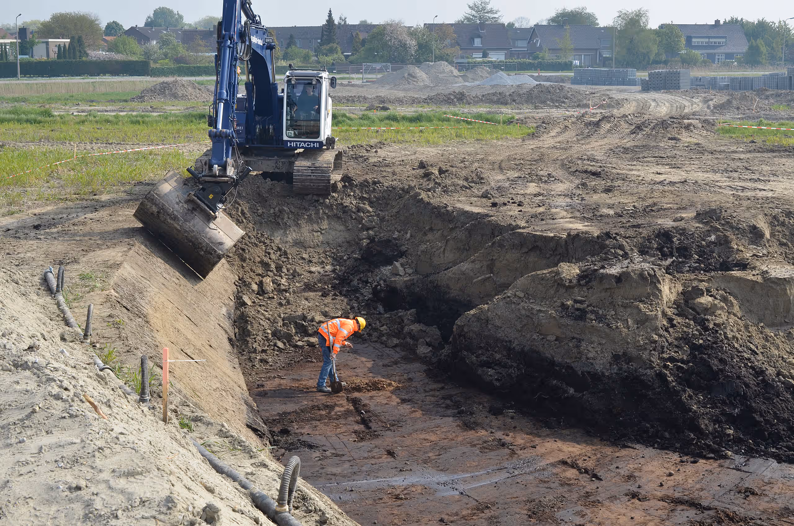afgraving weiland met graafmachine