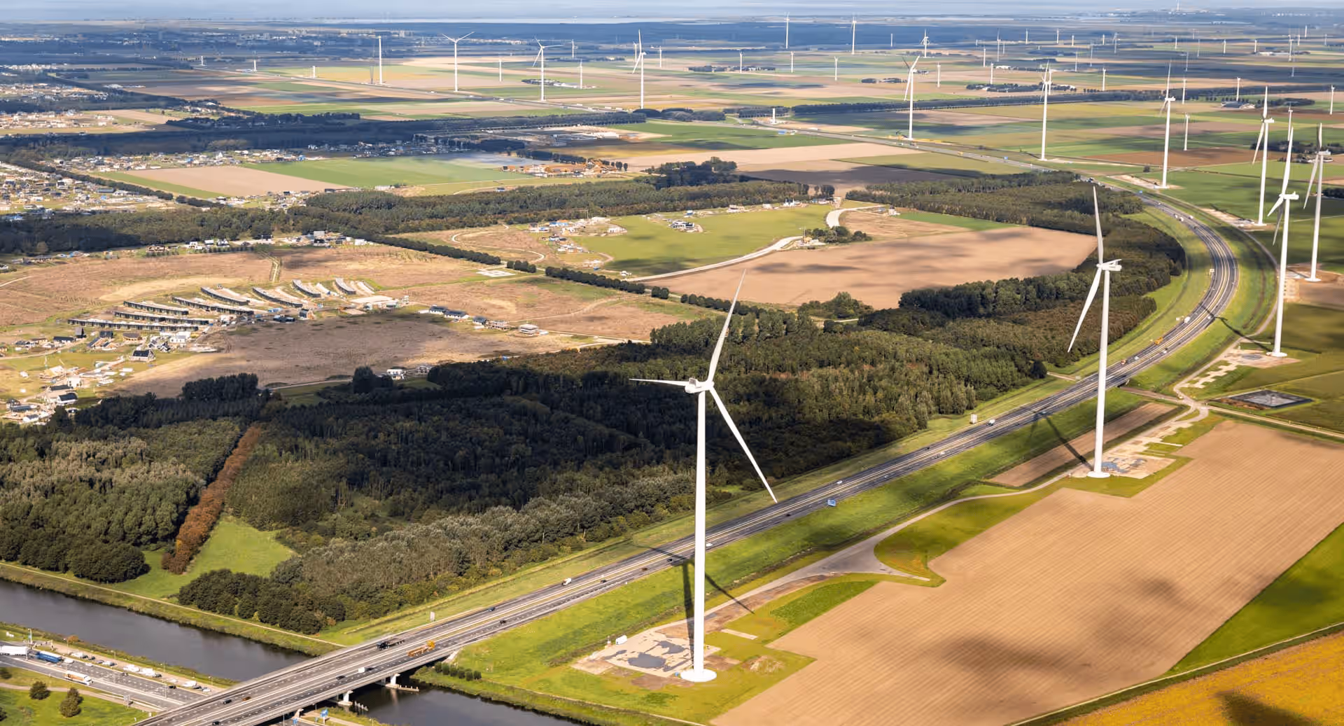 Windmolens langs de snelweg