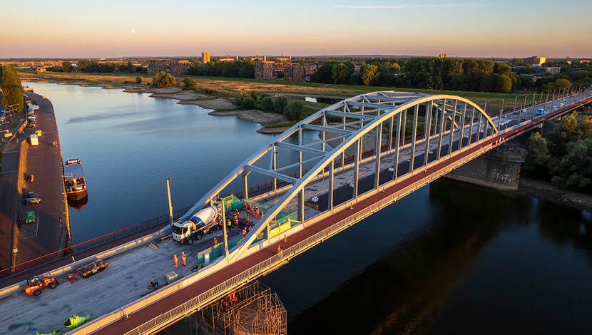 Bovenaanzicht van werkzaamheden aan de John Frostbrug.