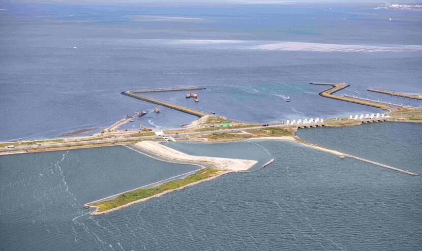 Werkzaamheden bij Afsluitdijk van boven