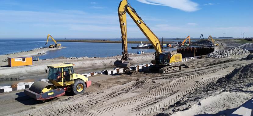 Werkzaamheden bij de Afsluitdijk voor Vismigratierivier