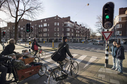 fietsers bij verkeerslicht