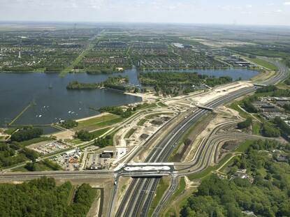 Luchtfoto A6 Almere